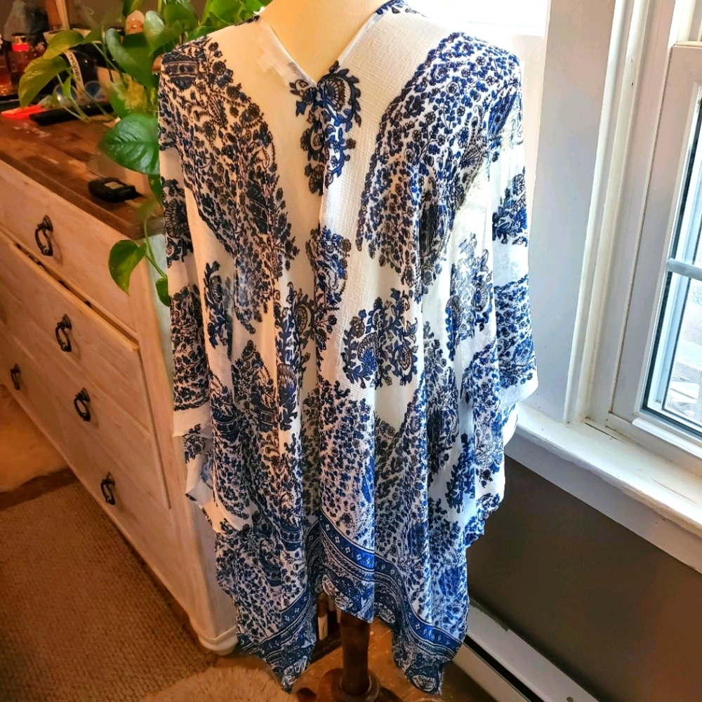 🎉🎉Vince Camuto poncho - Picture 3 of 4
